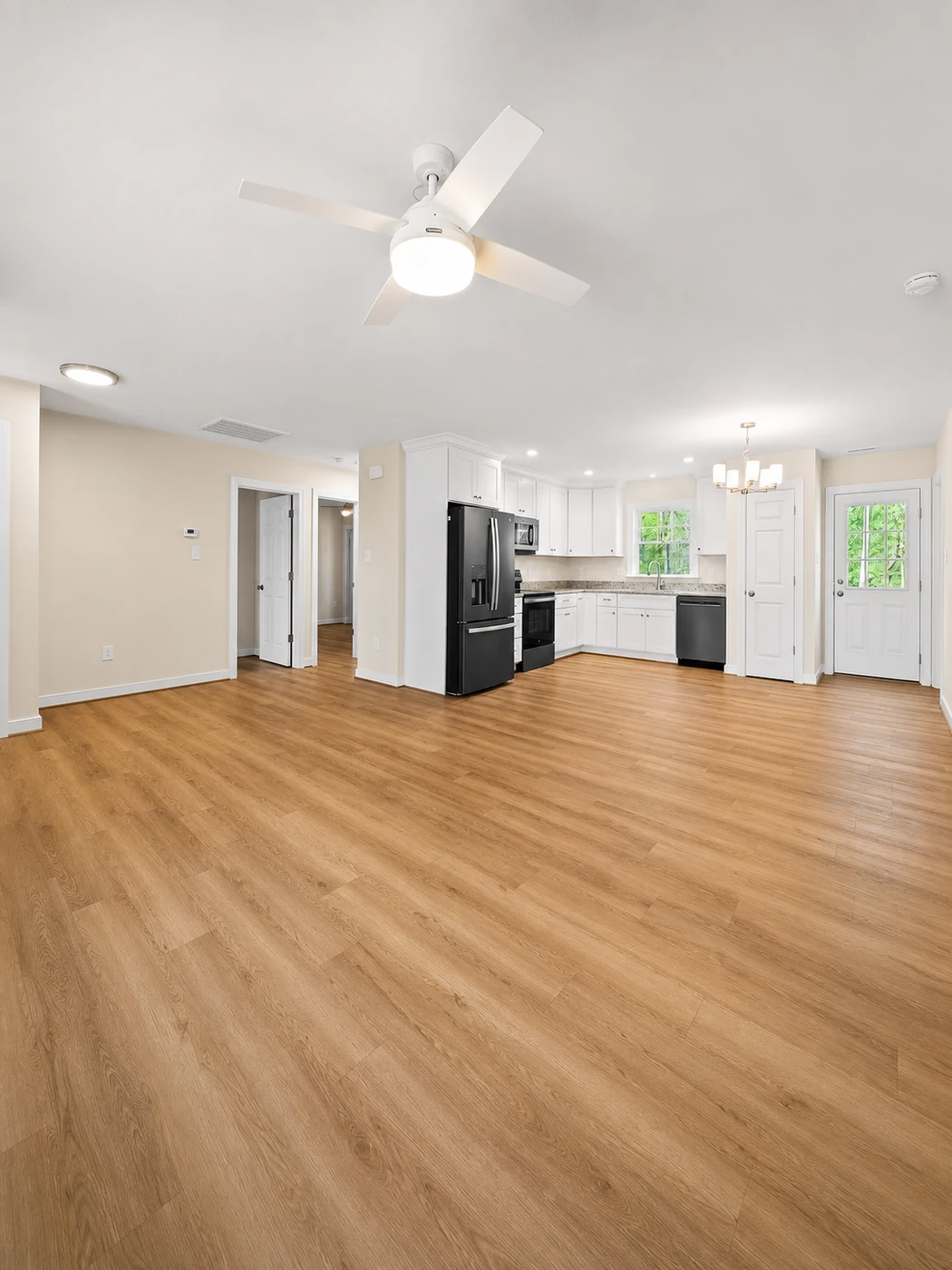 Cold Harbor Starter — spacious modern living and kitchen area