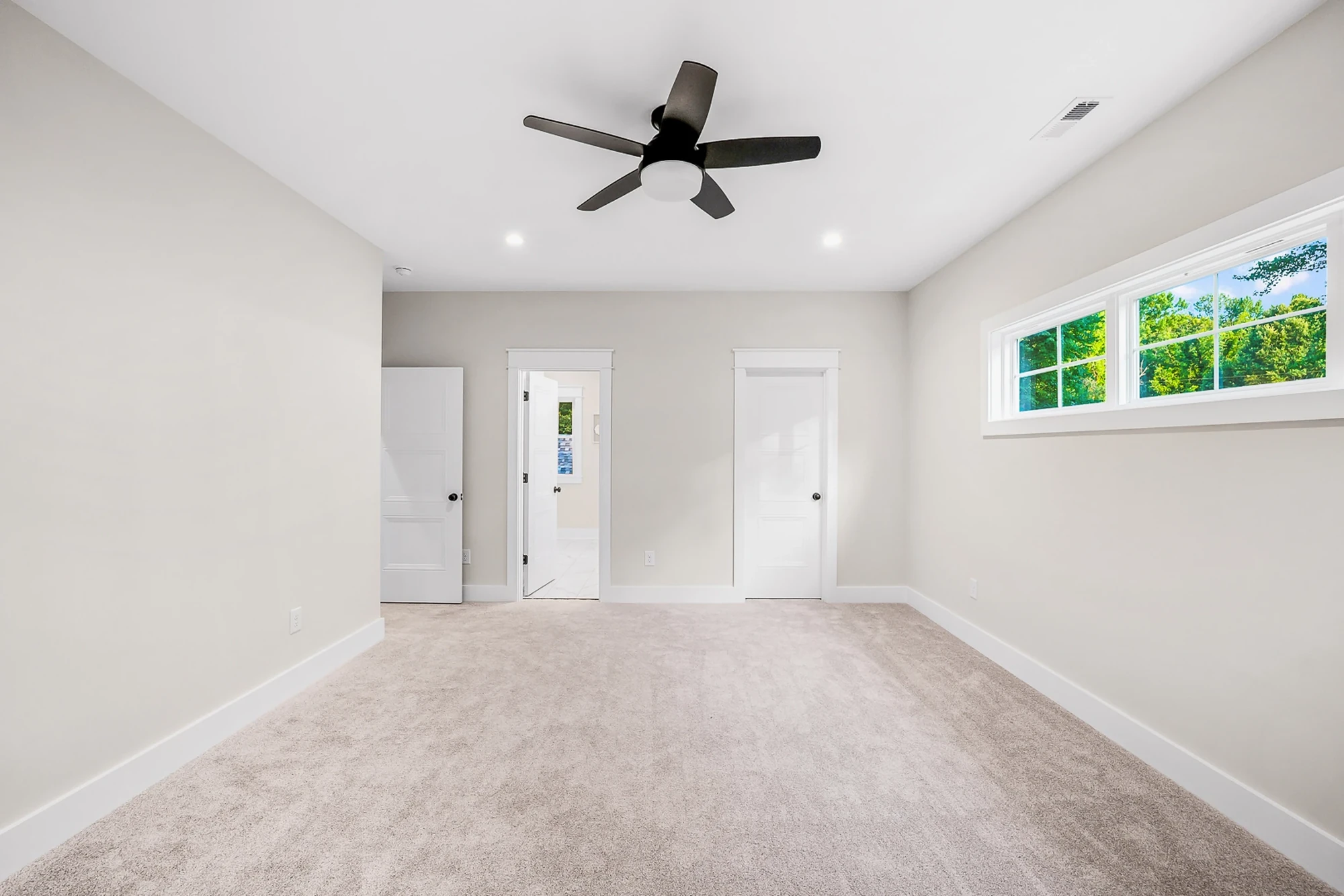 Bedroom with en-suite access