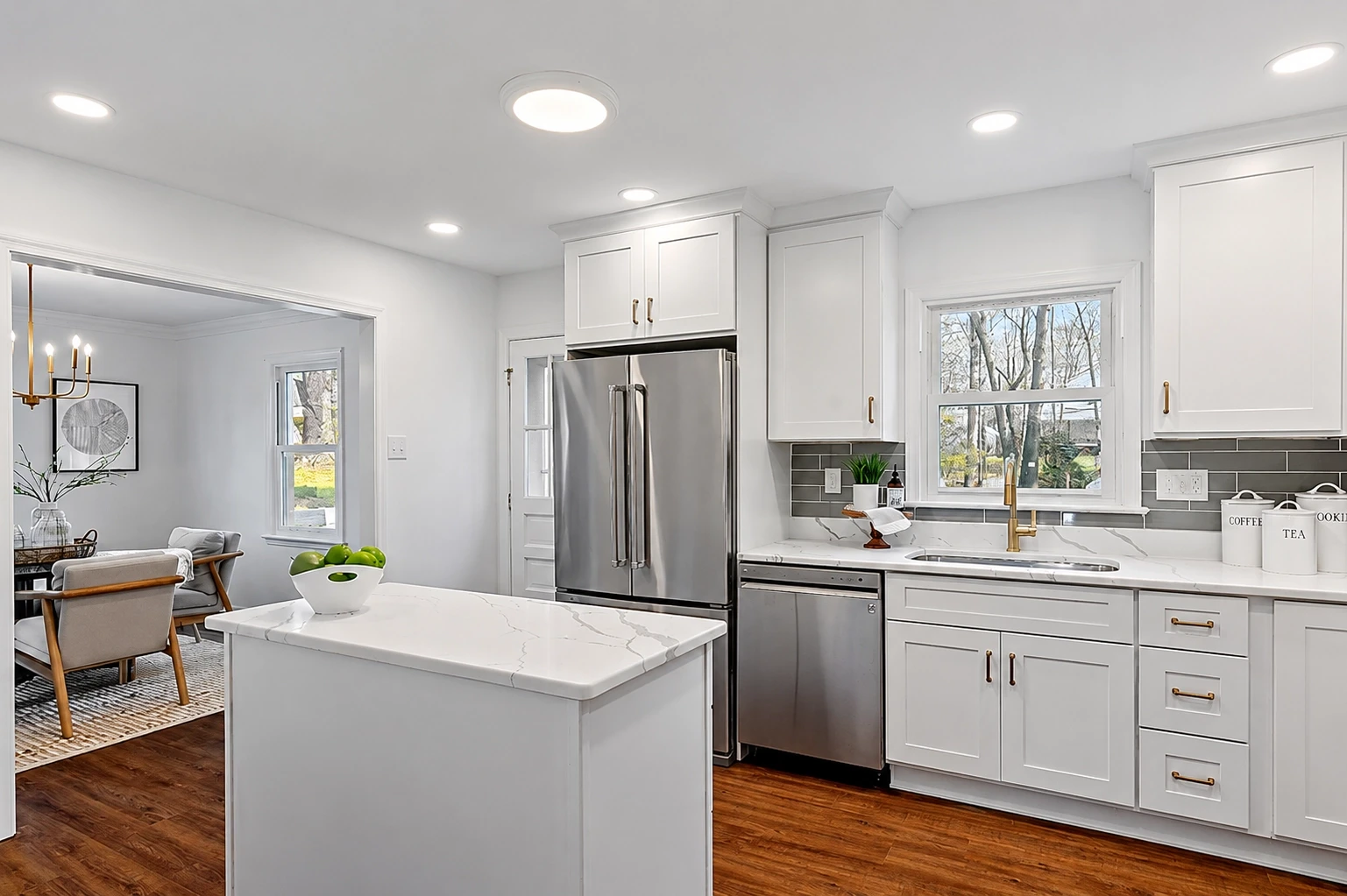 Minimalist open-plan kitchen and dining area